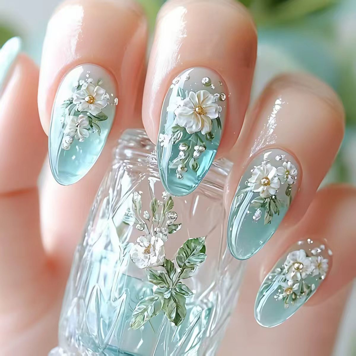 Nail Art Fake - เล็บปลอมขนาดกลางสำหรับผู้หญิงและเด็กผู้หญิง สีเขียวไล่เฉดแบบโปร่งแสงครึ่งหนึ่ง พร้อมลายดอกไม้ แบบเต็มเล็บ กดติด งานศิลปะเล็บปลอม