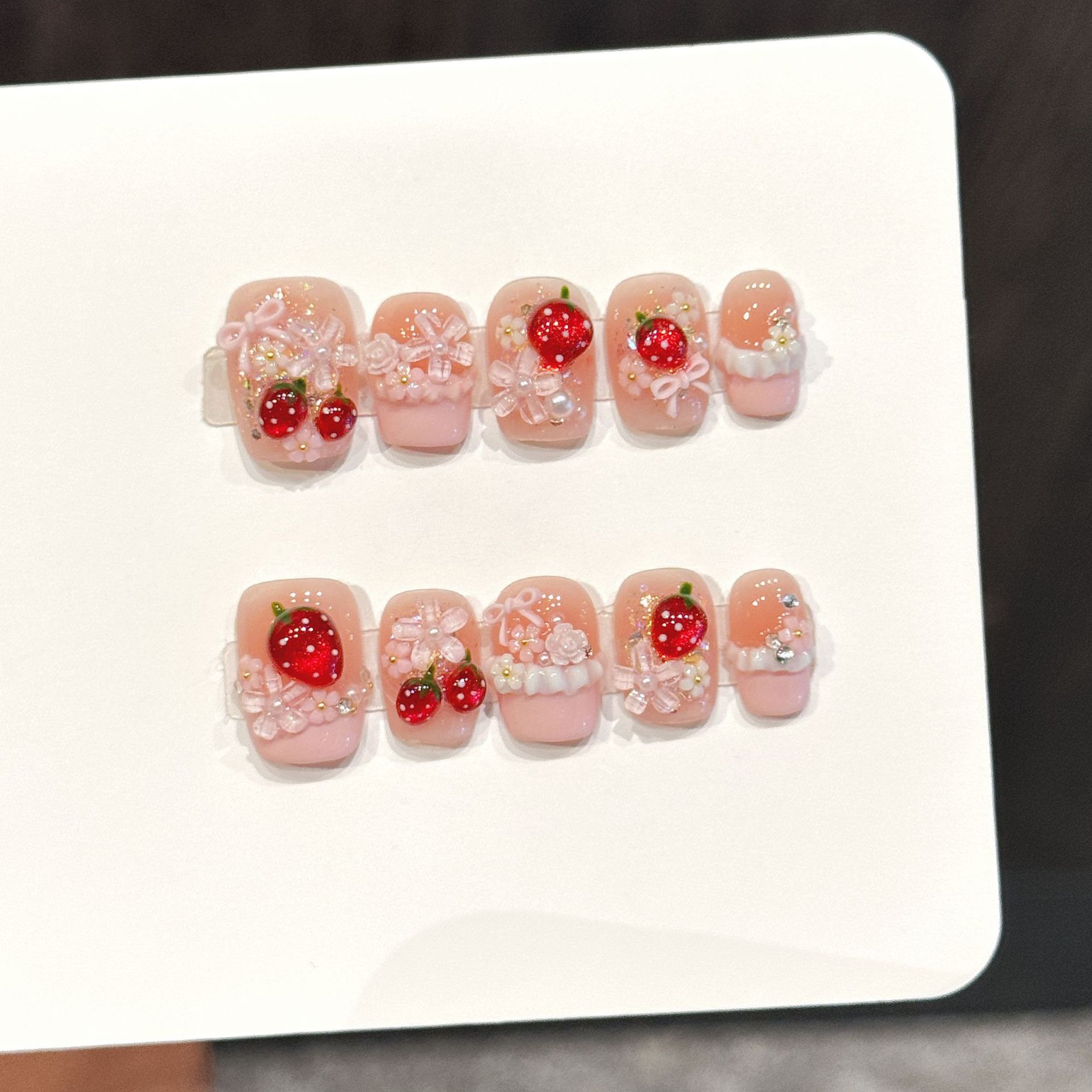 Nail Art Fake - เล็บปลอมแบบกดติด 10 ชิ้น ลายสตรอว์เบอร์รี่สีแดงน่ารัก ประดับโบว์สีชมพู ดอกไม้