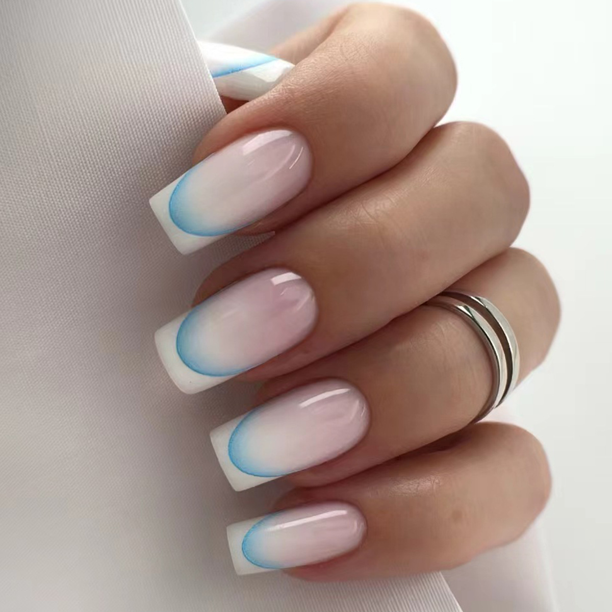 เล็บปลอมสำเร็จรูป 24 ชิ้น สไตล - Nail Art Red บทวิจารณ์และราคา