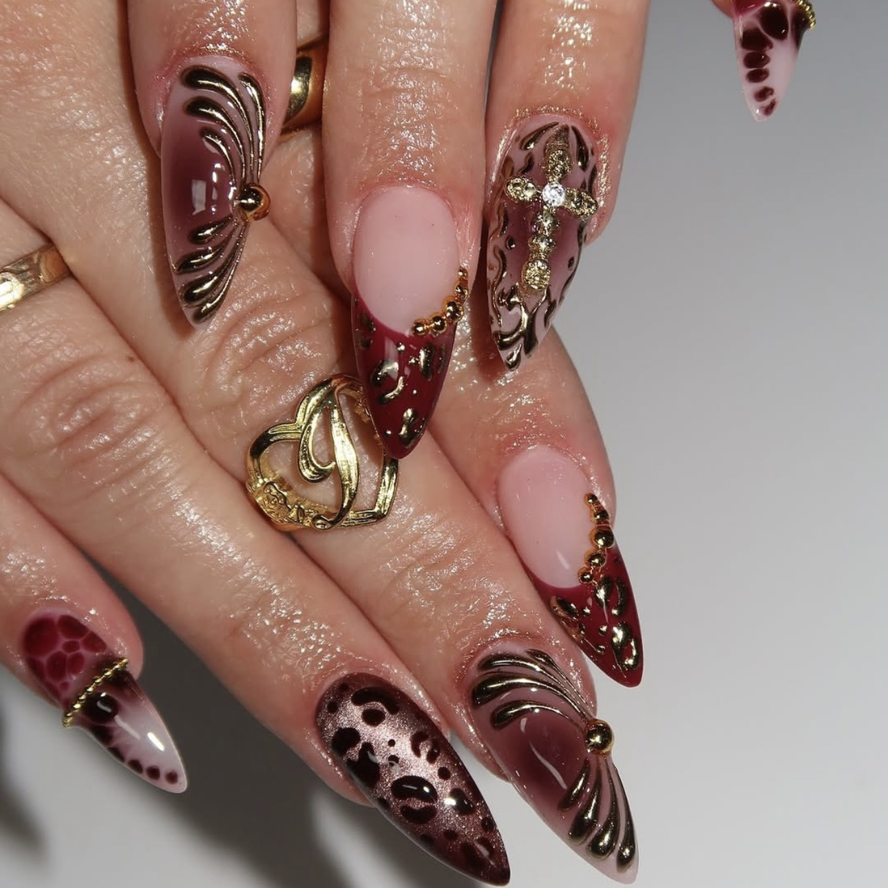 เล็บปลอมสีแดงน้ำตาลไล่เฉดพร้อม - Nail Art Red บทวิจารณ์และราคา