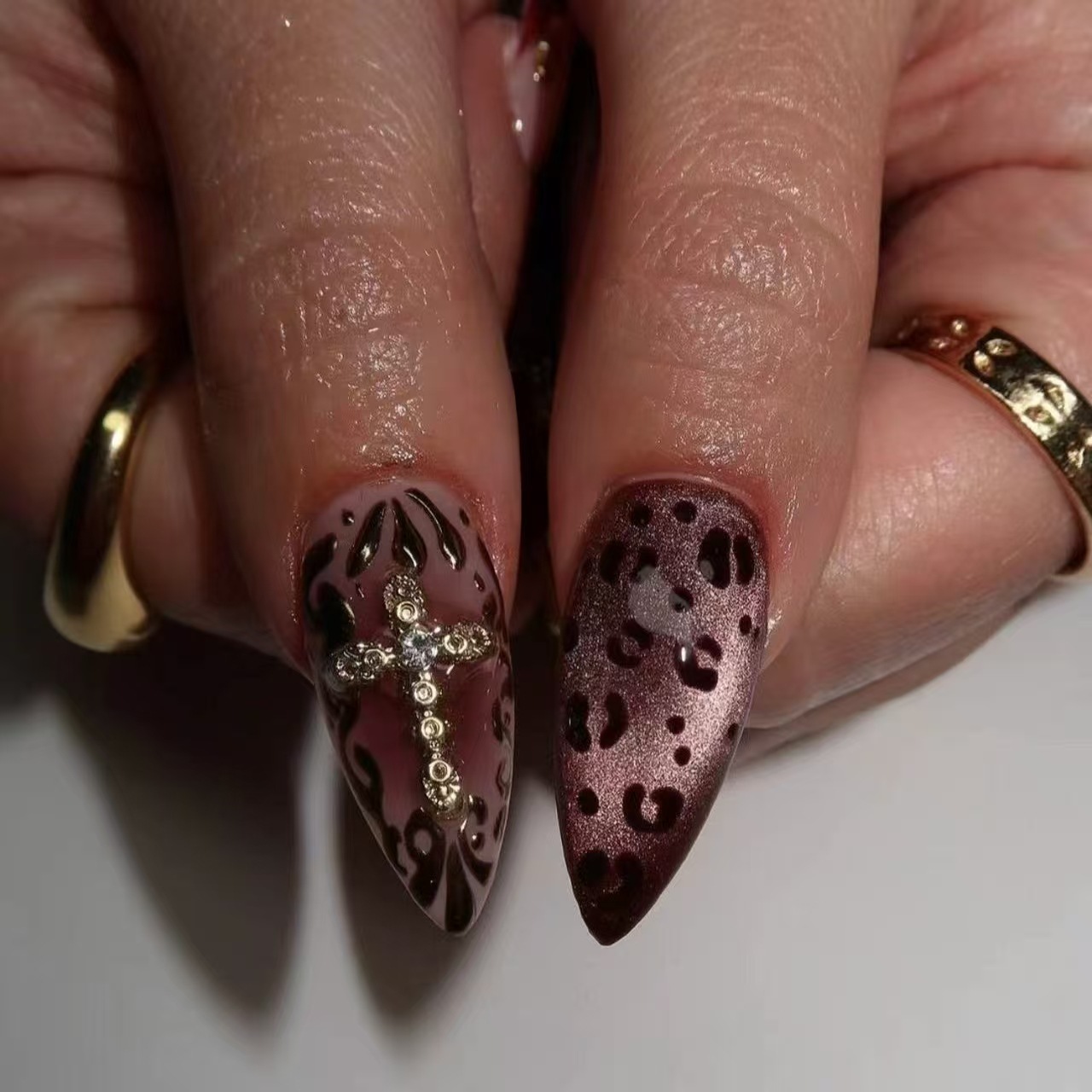 เล็บปลอมสีแดงน้ำตาลไล่เฉดพร้อม - Nail Art Red บทวิจารณ์และราคา
