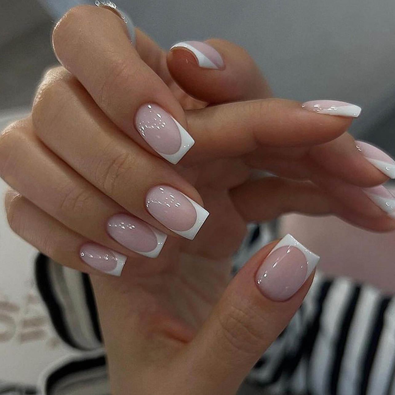 เล็บปลอมแบบกดติด 24 ชิ้น ลายกล - Nail Art Fake บทวิจารณ์และราคา